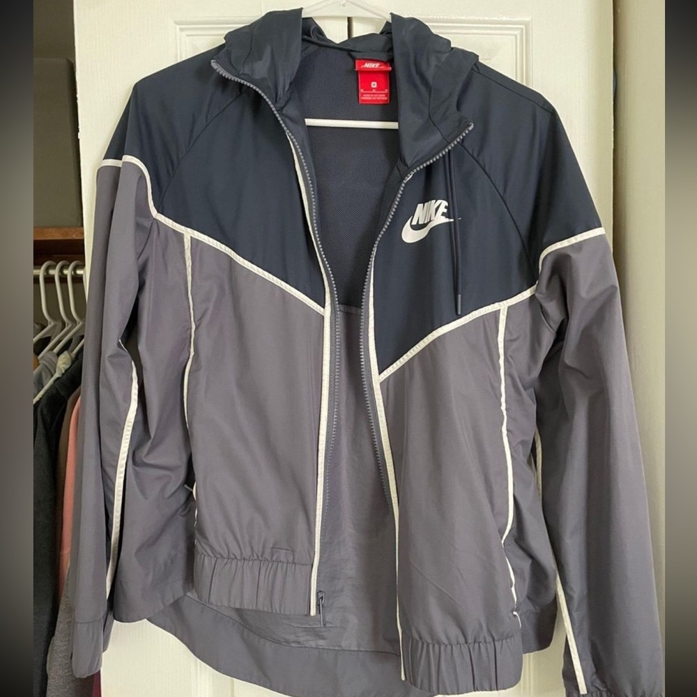 Nike windbreaker zip up basically brand new